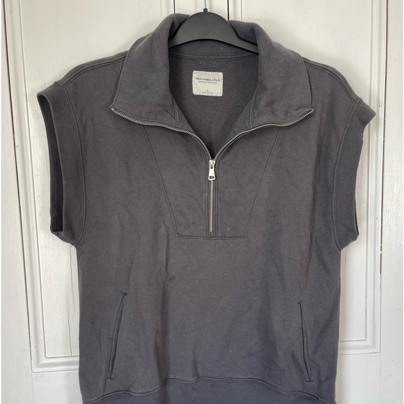 Abercrombie soft sleeveless sweater - Picture 1 of 2